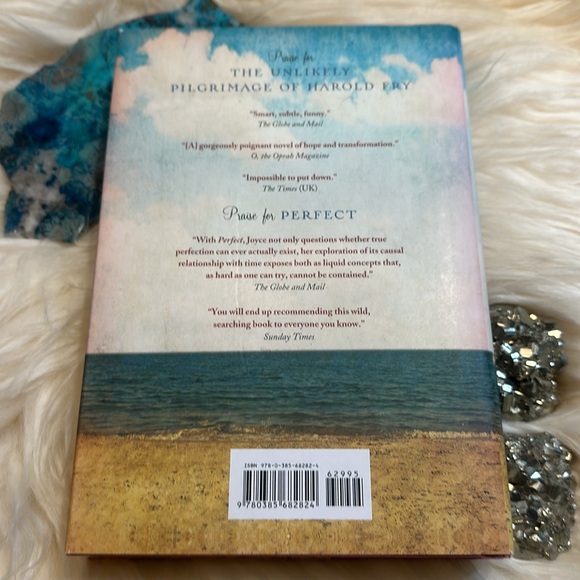 The love song of Miss Queenie Hennessey. Hardback - Picture 4 of 5